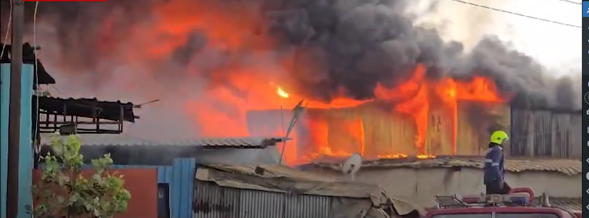 सासवड: खंडोबा नगरातील भीषण आगीने 3 कुटुंबांचे नुकसान 1 सासवड: खंडोबा नगरात आग; तीन कुटुंबांचं नुकसान