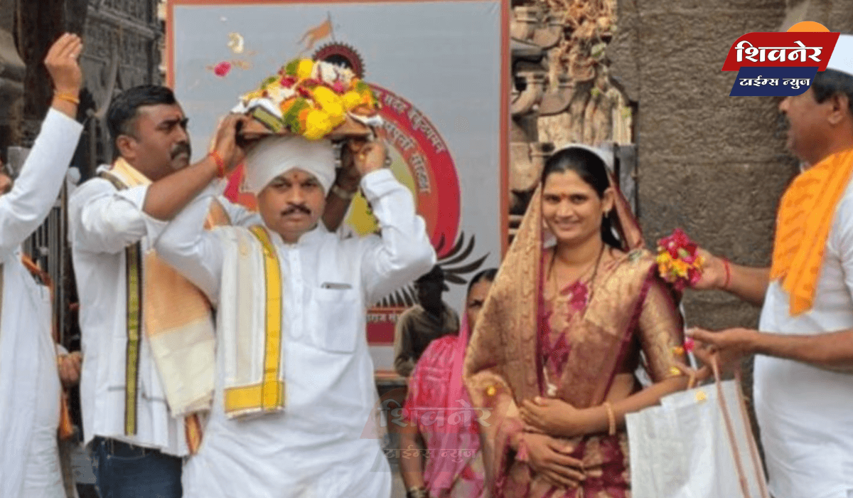 बोटाला संत तुकाराम महाराजांचे पवित्र पादुका हेलिकॉप्टरने पोहोचल्या