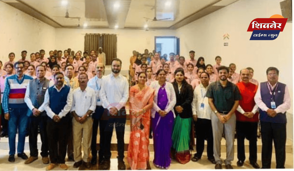 समर्थ इन्स्टिट्यूट: नर्सिंग हे मानवतेच्या सेवेसाठी उत्कृष्ट क्षेत्र- डॉ. वेठेकर बेल्हे: समर्थ ग्रामीण शैक्षणिक संस्था संचालित समर्थ इन्स्टिट्यूट ऑफ नर्सिंग, कॉलेज ऑफ नर्सिंग, बेल्हे यांनी नवीन शैक्षणिक सत्राच्या सुरुवातीला शपथविधी समारंभ आयोजित केला.