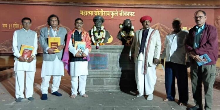 तेलंगणा राज्यात ३ जानेवारी २०२५ पासून महिला शिक्षक दिन सर्वत्र साजरा केला गेला त्या प्रमाणे संपूर्ण भारत भारतभर सरकारने सुरु करावा - प्रा.सत्यशोधक पेटकुले 1 तेलंगणा राज्यात ३ जानेवारी २०२५ पासून महिला शिक्षक दिन सर्वत्र साजरा केला गेला त्या प्रमाणे संपूर्ण भारत भारतभर सरकारने सुरु करावा - प्रा.सत्यशोधक पेटकुले