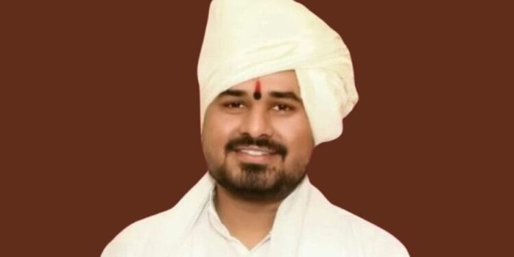 संत तुकाराम महाराजांचे अकरावे वंशज शिरीष महाराज मोरे यांची आत्महत्या, धक्कादायक घटनेने उडाली खळबळ… 1 संत तुकाराम महाराजांचे अकरावे वंशज शिरीष महाराज मोरे यांची आत्महत्या, धक्कादायक घटनेने उडाली खळबळ…