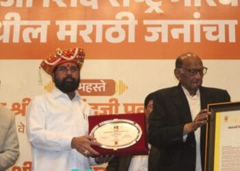 पवारसाहेब मला कधी गुगली टाकणार नाहीत; शिंदेंच्या बोलण्याचा अर्थ काय? 7 पवारसाहेब मला कधी गुगली टाकणार नाहीत; शिंदेंच्या बोलण्याचा अर्थ काय?