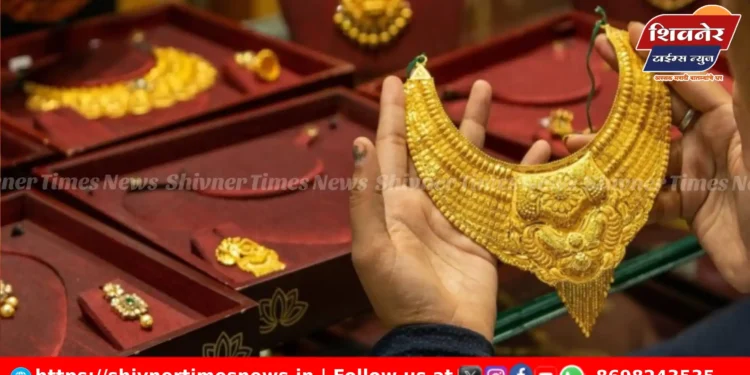 गुढीपाडव्याच्या मुहूर्तावर सोनं-चांदी महागले; ग्राहकांच्या खिशाला फटका 1 गुढीपाडव्याच्या मुहूर्तावर सोनं-चांदी महागले; ग्राहकांच्या खिशाला फटका