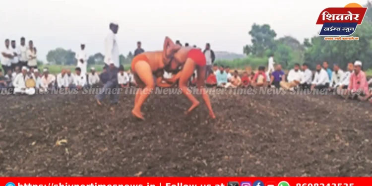 पुणे जिल्ह्यात कुस्तीचा थरार! वडगाव काशीबेगमध्ये मुलींच्या कुस्त्या ठरल्या आकर्षणाचे केंद्र 1 पुणे जिल्ह्यात कुस्तीचा थरार! वडगाव काशीबेगमध्ये मुलींच्या कुस्त्या ठरल्या आकर्षणाचे केंद्र