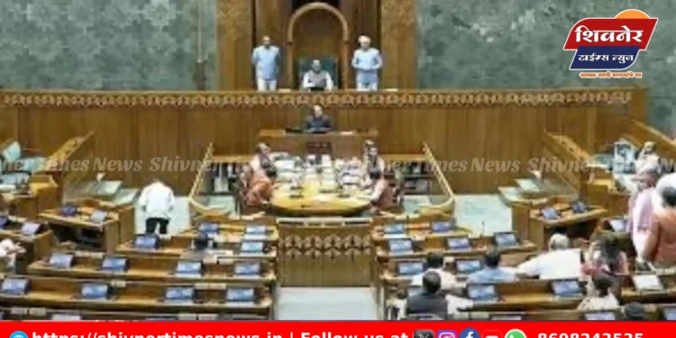 लोकसभेत आज वक्फ विधेयकावर रणसंग्राम; सरकार आणि विरोधक आमनेसामने 1 लोकसभेत आज वक्फ विधेयकावर रणसंग्राम; सरकार आणि विरोधक आमनेसामने