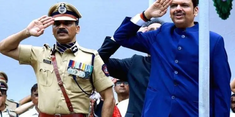 स्वातंत्र्यदिन 2025: तुमच्या जिल्ह्यात कोण फडकवणार तिरंगा? वाचा संपूर्ण यादी 1 स्वातंत्र्यदिन 2025: तुमच्या जिल्ह्यात कोण फडकवणार तिरंगा? वाचा संपूर्ण यादी